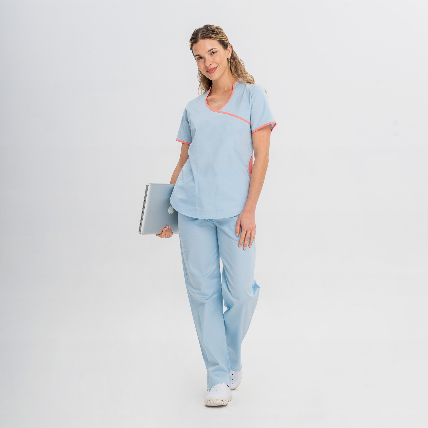 Ambo Jazmín SuperFit Classic celeste con coral