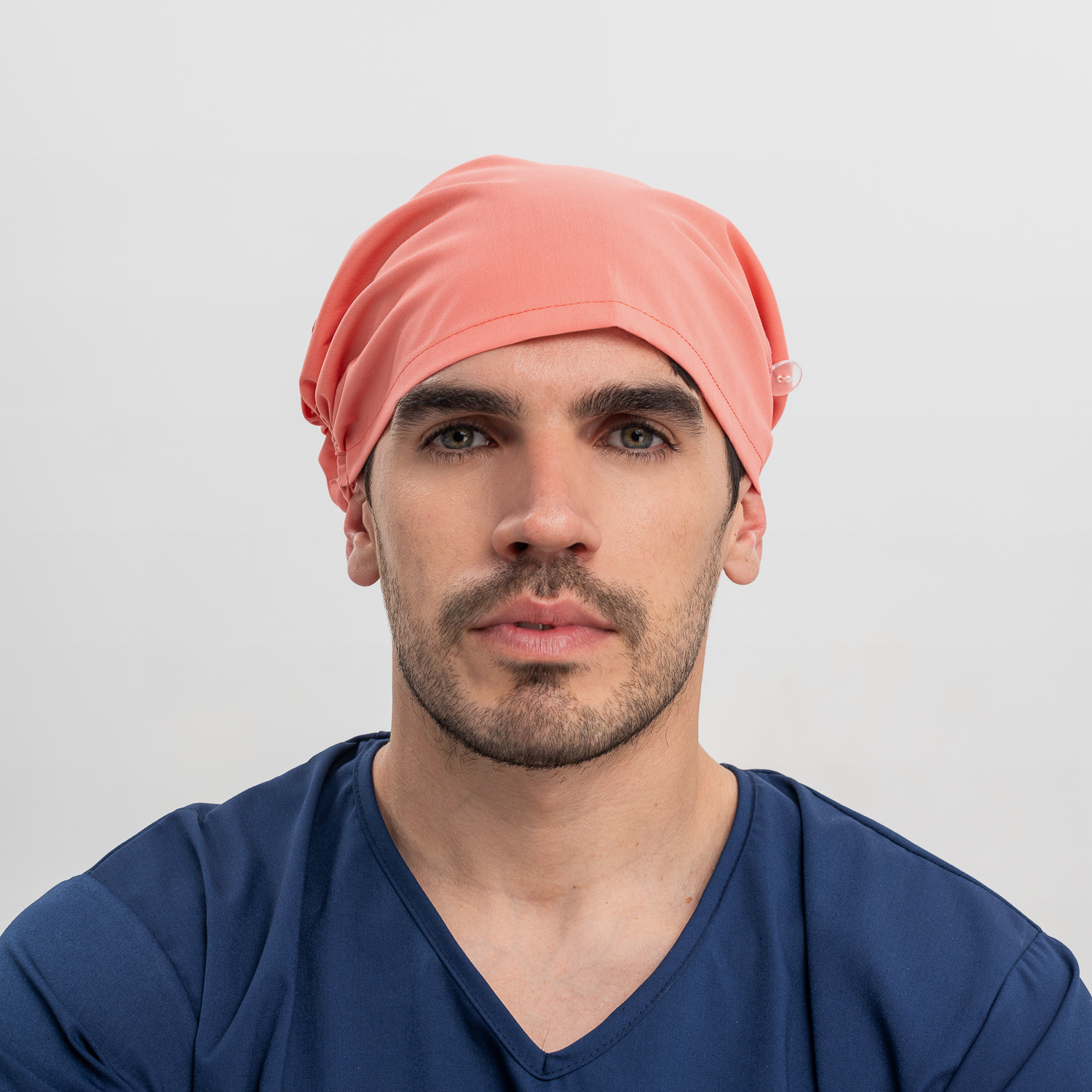 Cofia ajustable con botón Coral