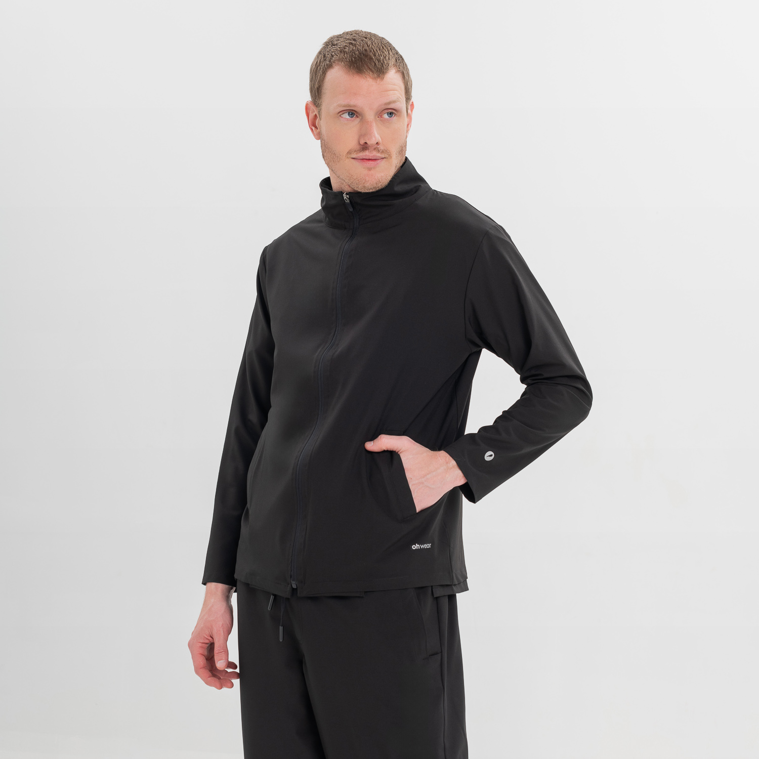 Campera stretch ligera negro (hombre)